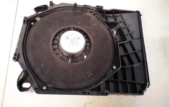 BMW 1 E81 E87 Subwoofer speaker 6513919246102 65139192461-02