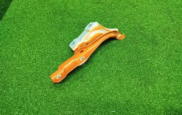 Engine bonnet/hood hinges