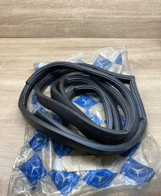 Mercedes-Benz C W204 Front door rubber seal A6037370233