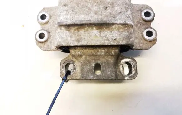 Volkswagen Caddy Engine mount bracket 1k0199555