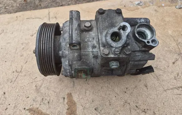 Volkswagen Touran I Air conditioning (A/C) compressor (pump) 1K0820803Q 00402404563