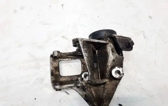 Peugeot 407 Engine mounting bracket