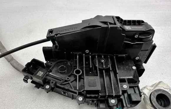 Mercedes-Benz S W222 Rear door lock A2227661200 A0997303400