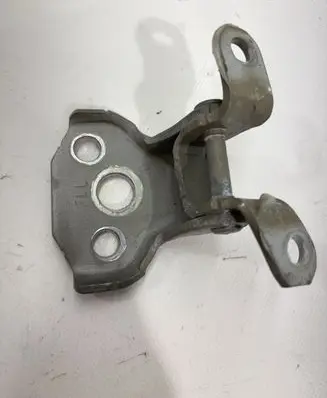 Subaru Outback (BS) Front door lower hinge 