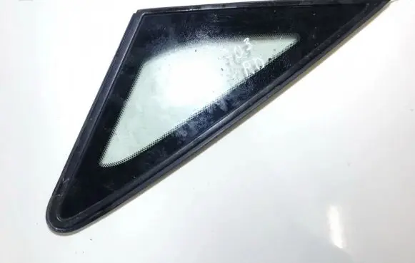 Toyota Avensis Verso Front triangle window/glass 