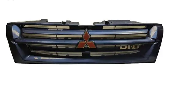 Mitsubishi Pajero Front bumper upper radiator grill MR387981