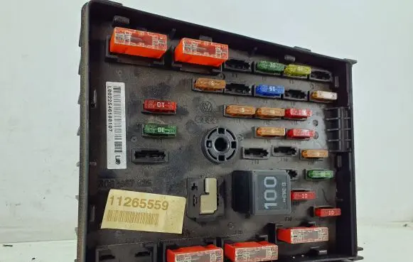 Volkswagen PASSAT B6 Fuse box set 3C0937125 11265559
