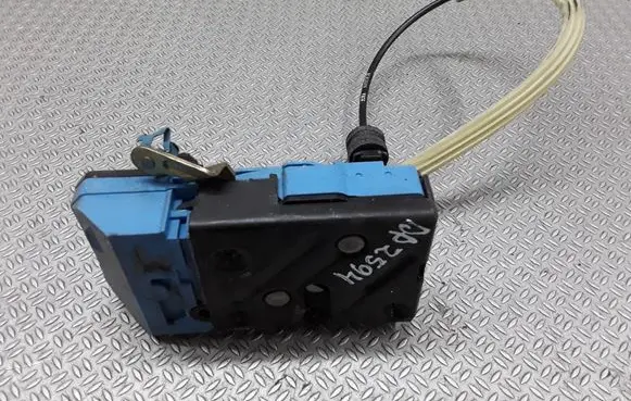 Volvo XC90 Front door lock 8650546