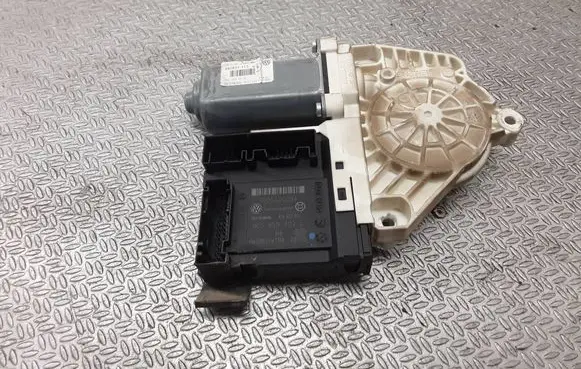 Volkswagen PASSAT B6 Front door window regulator motor 1K0959793L 974627103