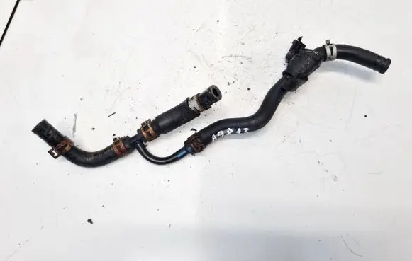 Toyota Avensis T270 Engine coolant pipe/hose