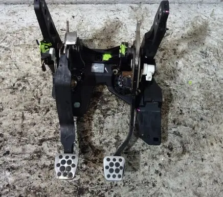 Opel Zafira C Accelerator throttle pedal 13407026