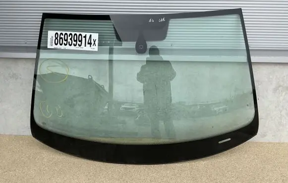 Volkswagen Golf VI Front windscreen/windshield window 