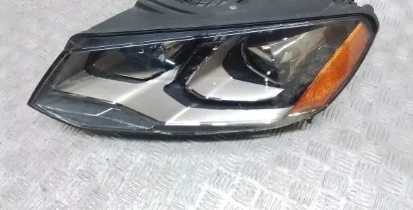 Volkswagen Touareg II Headlight/headlamp 7P1941751