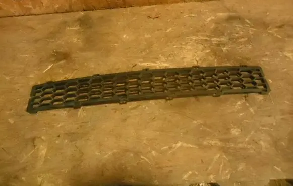 Chevrolet Captiva Front bumper lower grill 96623441