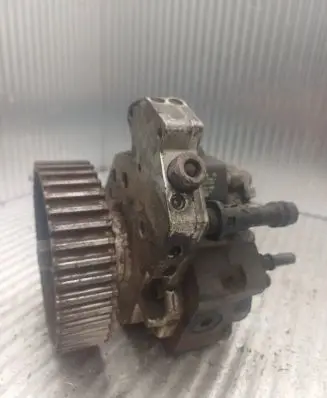 Renault Megane II Fuel injection high pressure pump 8200108225