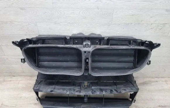 BMW 7 F01 F02 F03 F04 Intercooler air guide/duct channel 18779815
