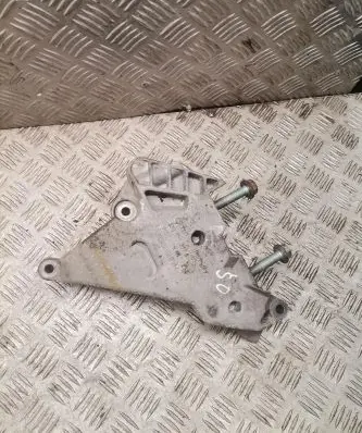 Skoda Octavia Mk2 (1Z) Engine mounting bracket 03g199207e