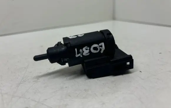 Audi A4 S4 B6 8E 8H Brake pedal sensor switch 8E0945515