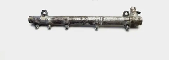 Mercedes-Benz C W203 Fuel main line pipe A6110700395 0445214038