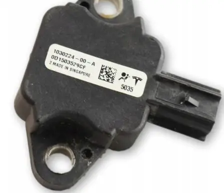 Tesla Model S Airbag deployment crash/impact sensor 1030224-00-A