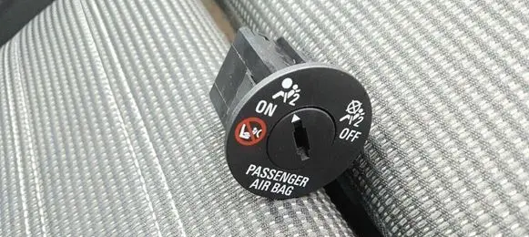 Opel Insignia A Passenger airbag on/off switch 13577258
