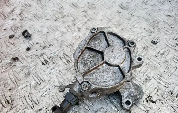 Ford Focus Vacuum pump D1651C1