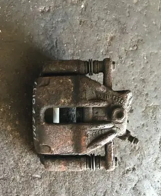 Renault Clio III Front brake caliper