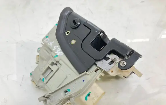 Audi A4 S4 B8 8K Rear door lock 8K0839016