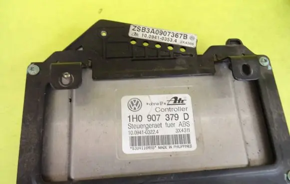 Volkswagen PASSAT B4 ABS control unit/module 1H0907379D