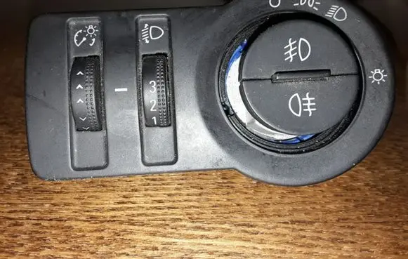 Chevrolet Cruze Light switch 13301758