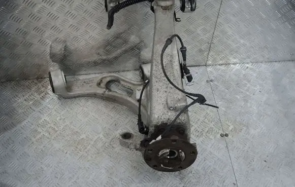 Porsche Cayenne (92A) Front wheel hub spindle knuckle 7P0457246A