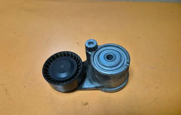 Opel Insignia B Generator/alternator belt tensioner 55570067 556816001