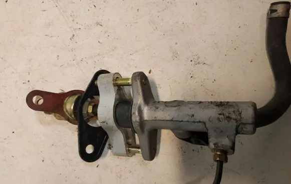 Toyota RAV 4 (XA20) Clutch master cylinder
