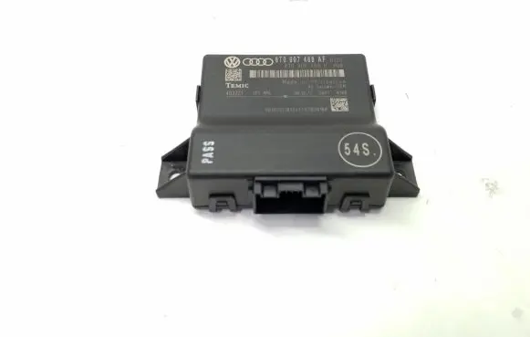 Audi A5 8T 8F Gateway control module 8T0907468AF