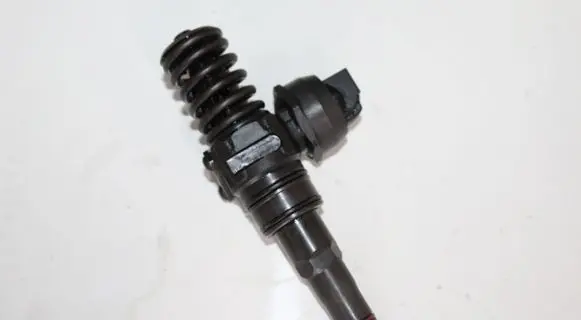 Volkswagen Golf V Fuel injector 038130073AG