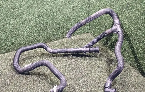 Renault Master III Engine coolant pipe/hose 924002715R