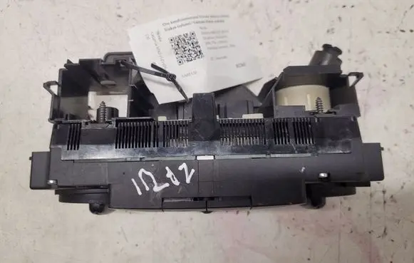Skoda Octavia Mk2 (1Z) Climate control unit 74358110