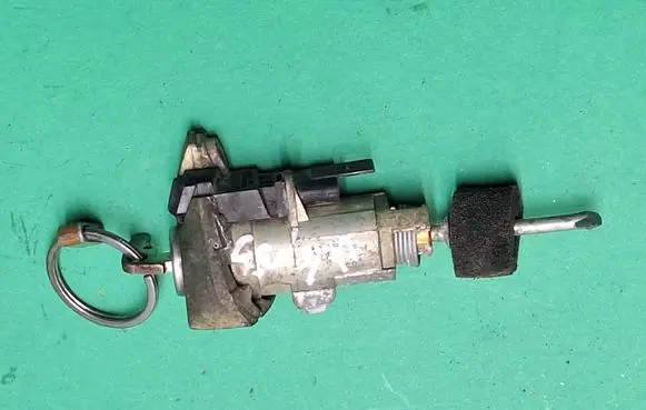 Mercedes-Benz C W203 Front door lock (next to the handle) 5WK49022