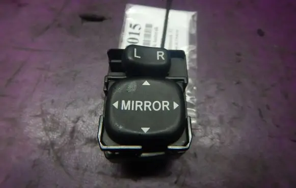 Toyota Corolla E120 E130 Wing mirror switch 183574