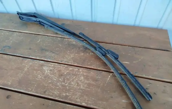 Peugeot 2008 II Front wiper blade arm 9822931880