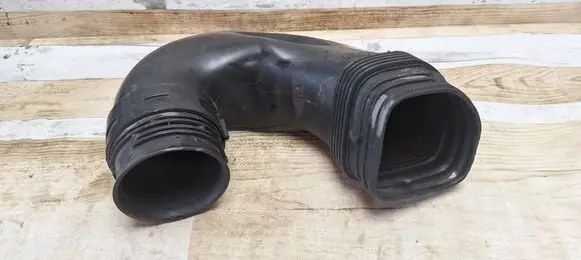Skoda Superb B6 (3T) Air intake duct part 3C0129618D 3C0129618