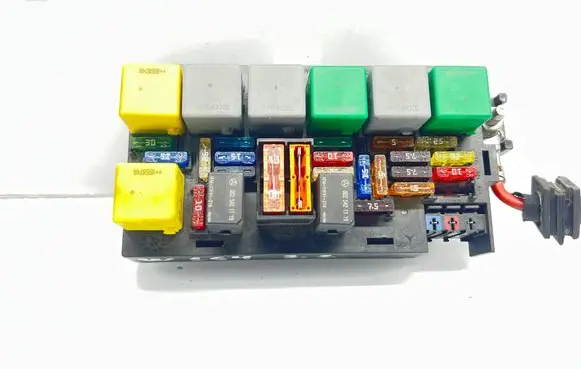 Mercedes-Benz ML W164 Fuse module A1645400672