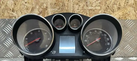 Opel Zafira C Speedometer (instrument cluster) 13460585