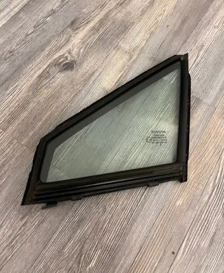 Toyota C-HR I Front door vent window glass four-door 43R00098 68216f4011