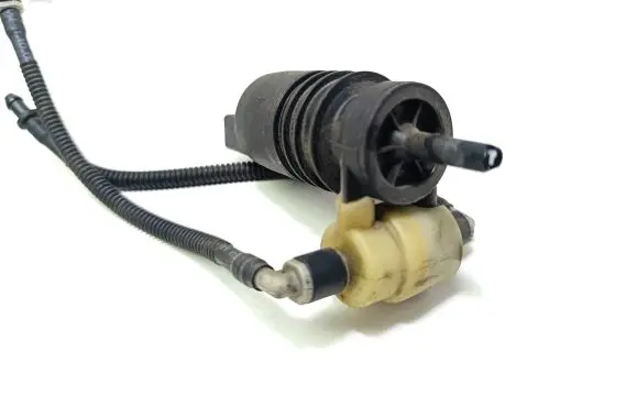 Volkswagen Golf IV Windscreen/windshield washer pump