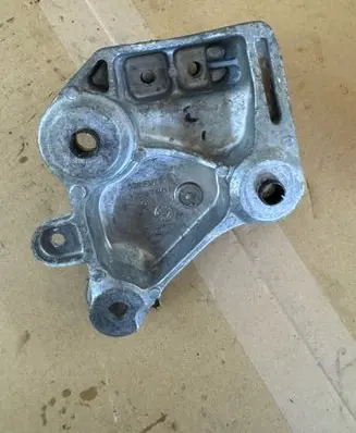 Peugeot 508 II Engine mounting bracket 9807980580