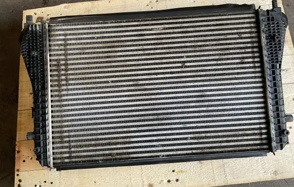 Volkswagen Golf V Intercooler radiator 1K0145803T N6897002