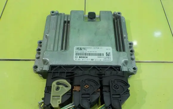 Land Rover Freelander 2 - LR2 Engine control unit/module BH5212C520VC