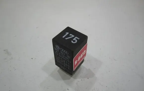 Volkswagen PASSAT B4 Other relay 3A0927181 61233005