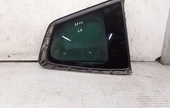 Opel Zafira C Rear side window
